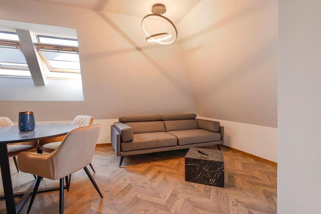 20% Discount! 2 Bedroom Vitosha View * Sofia