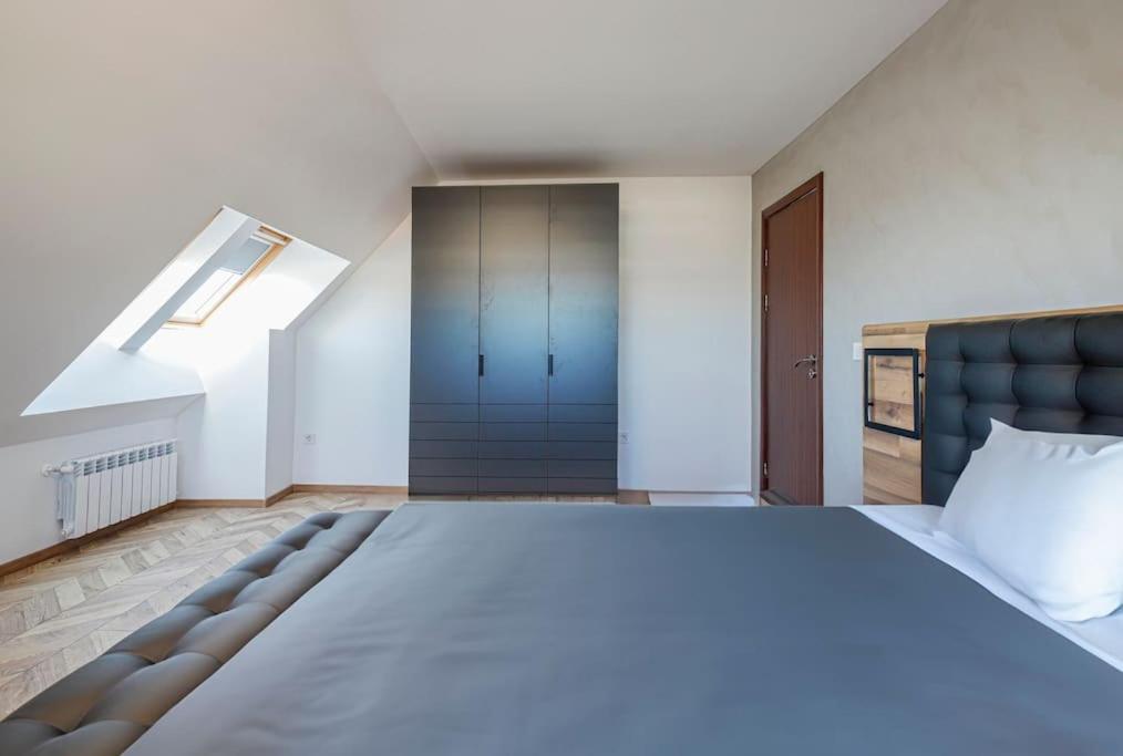 Apartment 20% Discount! 2 Bedroom Vitosha View Sofia